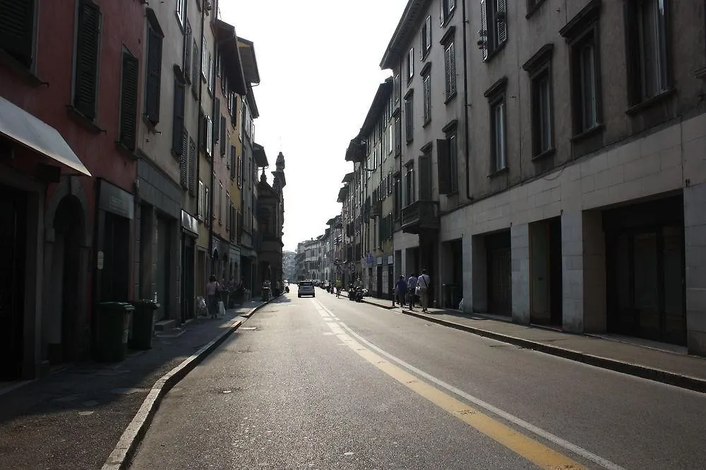 Myroom Suite Center Bergamo 2*,